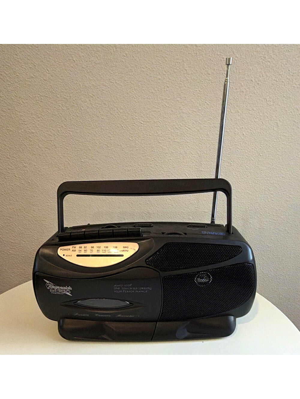 Fitzgeralds 2000 portable AM/FM radio cassette "mini boombox” AM1011 untested